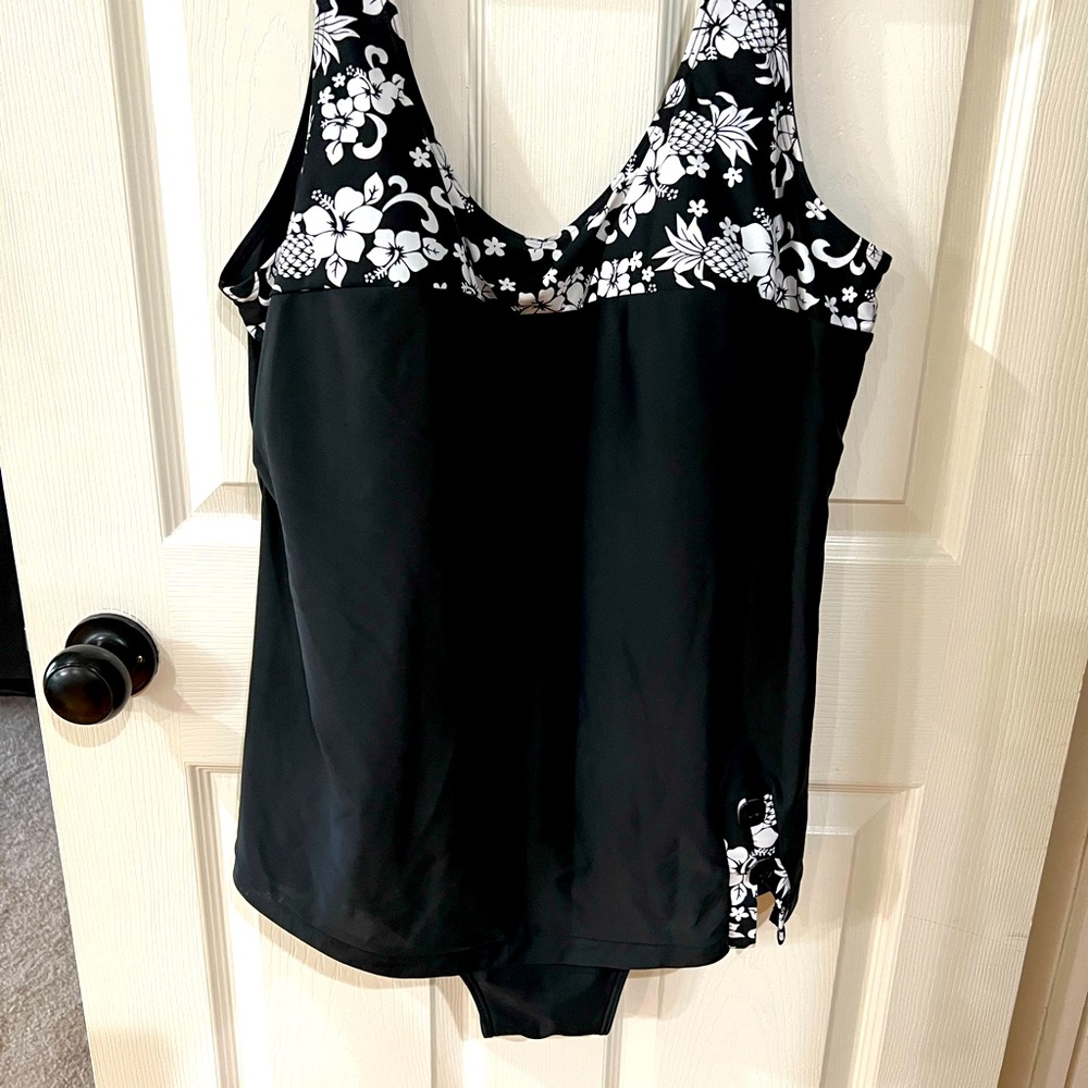 Blair Women’s one-piece black & white modest style bathing swimsuit flowers 24W